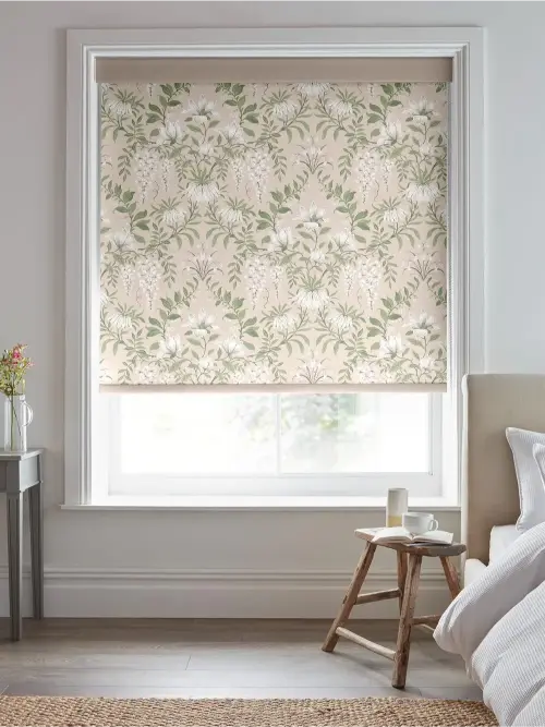 A Graceful Floral Look